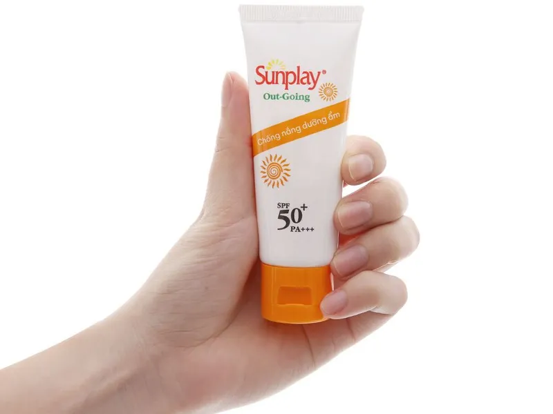 Kem chống nắng dưỡng ẩm Sunplay Out Going Spf 50+ Pa+++ tạo một lớp màng bảo vệ khỏi các tia nắng hiệu quả