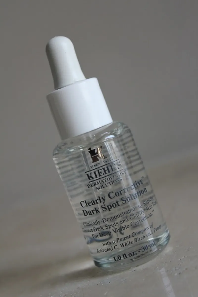 Kiehl's Clearly Corrective Dark Spot Solution review - Kết cấu sản phẩm