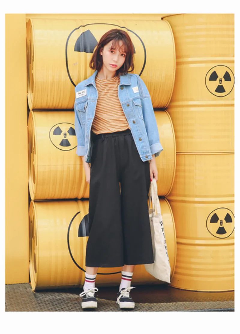 phối với quần culottes đen đơn giản