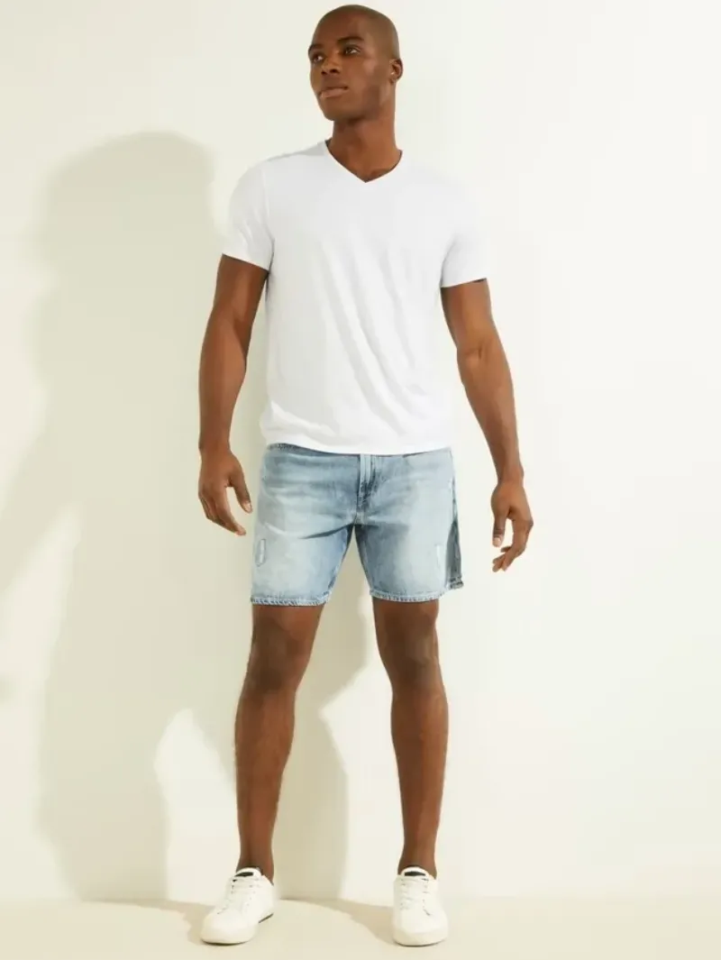 Trẻ trung cùng quần short jean, áo thun trơn đơn giản