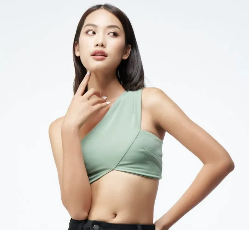 Hình ảnh áo croptop chéo vai form fitted